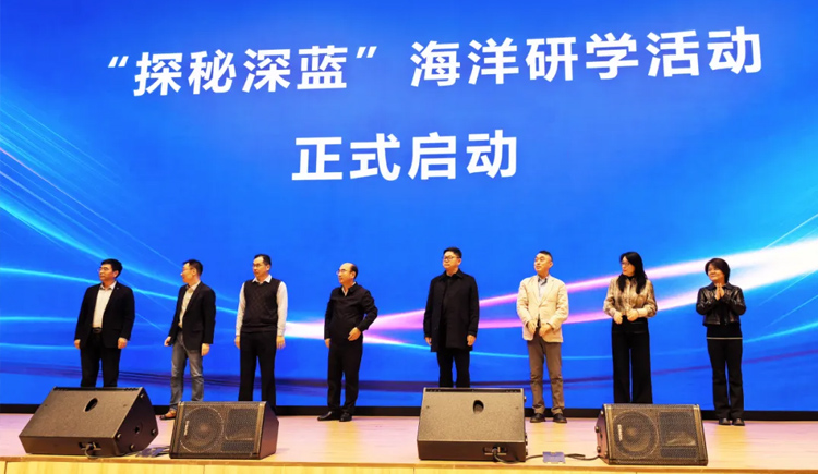 388vip太阳集团参加海洋研学之旅启动仪式，向“海洋书屋”捐赠图书